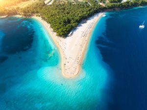 شاطئ جولدن هورن في براك